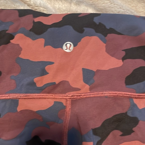 Lululemon Camo full length legging size 6  worn once - Picture 5 of 6
